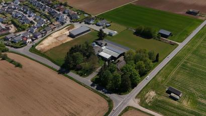 Bild: Sascha Ditscher/dpa
Nach dem Unglück in einer kleinen traditionsreichen Lederfabrik im hessischen Runkel ist nun auch das fünfte Opfer im Krankenhaus gestorben.