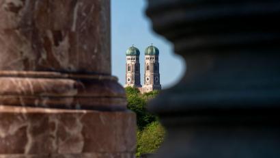 Bild: Peter Kneffel/dpa
Sonnig wird es am Maifeiertag nicht nur in der Landeshauptstadt, sondern in ganz Bayern.