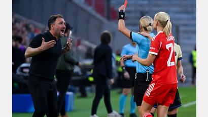 Bild: Sven Hoppe/dpa
Wegen seiner Roten Karte im Rückspiel der Bayern-Frauen in Barcelona gesperrt: Trainer José Barcala (l.). (Archivbild)