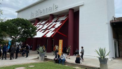 Bild: Robert Messer/dpa
Wenige Tage vor Beginn hat die Kunstbiennale in Venedig keine Jury mehr. (Archivbild)
