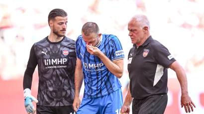 Bild: Harry Langer/dpa
Jonas Föhrenbach erleidet beim Spiel in München einen Nasenbeinbruch.