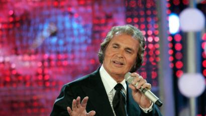 Bild: Valda Kalnina/AFI/EPA/dpa
Mit 90 Jahren ist Engelbert wieder auf Tournee. (Archivbild)
