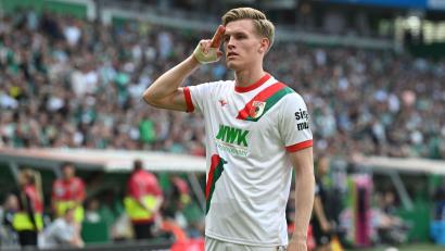 Bild: Carmen Jaspersen/dpa
Augsburgs Mann des Spiels: Doppel-Torschütze Anton Kade.