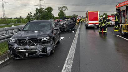 Bild: Alexander Franz/Alexander Franz / Erftkreis News/dpa
Die Frau starb noch an der Unfallstelle.