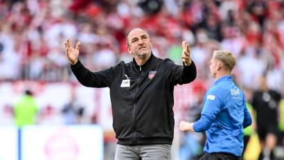 Bild: Harry Langer/dpa
Die Spiele der Rivalen am Sonntag will sich Schmidt nicht anschauen.