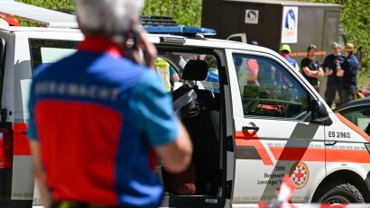 Bild: Marius Bulling/dpa
Der Mann war mit seiner Gruppe bereits rund 1.300 Meter tief in die Höhle im Kreis Reutlingen geklettert, als es passierte.