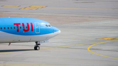 Bild: Christoph Schmidt/dpa
Der Unfall ereignete sich während einer Zeremonie zur Taufe eines Flugzeugs des Touristikunternehmens TUI. (Symbolbild)