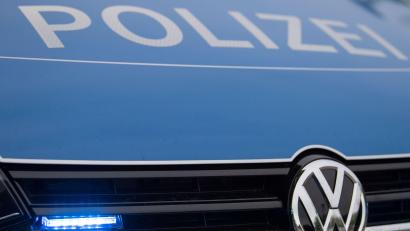 Symbolbild: Lino Mirgeler/dpa
In der Amberger Altstadt wurde ein Auto angefahren.