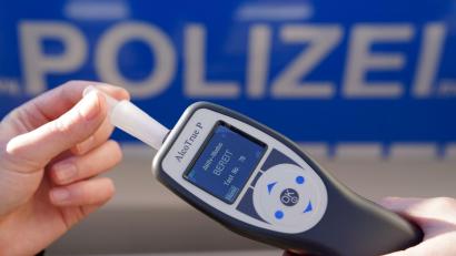 Symbolbild: Marcus Brandt/dpa
In Nabburg war ein alkoholisierter Autofahrer unterwegs.