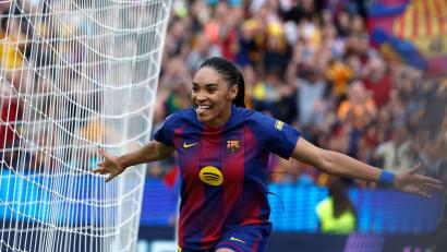 Bild: Joan Monfort/AP/dpa
Salma Paralluelo jubelt früh für Barcelona gegen den FC Bayern.