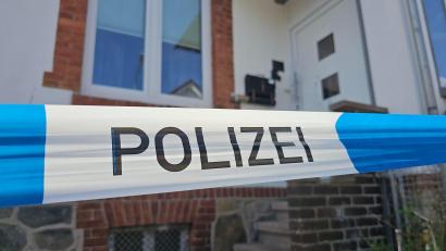 Bild: dpa
In einem Haus im Ortsteil Steinbergen in Rinteln fand eine Tochter die leblosen Körper ihrer Mutter und deren Lebensgefährten.