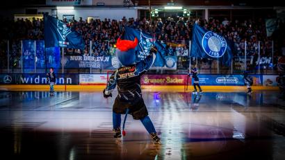 Bild: Tobias Neubert
Dauerkarten-Käufer der Blue Devils Weiden müssen zur neuen Saison tiefer in die Tasche greifen.