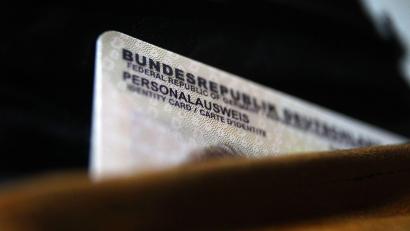 Bild: Karl-Josef Hildenbrand/dpa
Der verloren gegangene Ausweis hat eine weite Reise hinter sich. (Symbolbild)