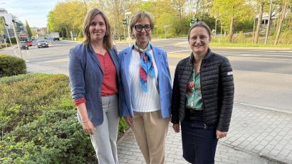 Bild: SPD Weiden
Die SPD mit Hildegard Ziegler (rechts) und Laura Weber von den Grünen im Stadtrat nominieren Sabine Zeidler, SPD, (Mitte) als 3. Bürgermeisterin.