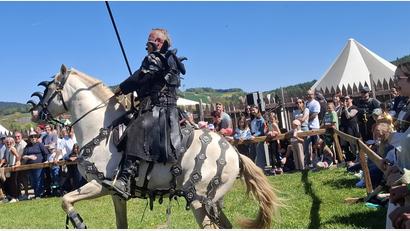 Bild: jua
Hoch zu Ross zieht der edle Ritter in den Kampf.