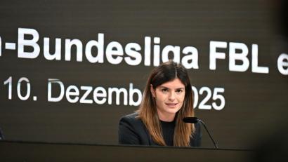 Bild: Michael Brandt/dpa
FBL-Präsidentin Katharina Kiel spricht über Investitionen im Frauenfußball. (Archivbild)