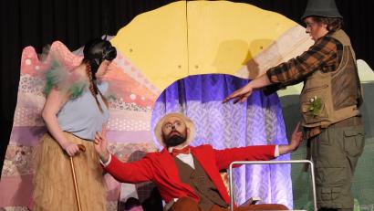 Bild: Ovigo-Theater
Ein Bild aus dem neuen Ovigo-Kinderstück „Nur ein Tag“. Das Theater gilt schon lange als kulturelles Aushängeschild der Oberpfalz. Nach dem Ende des LTOs profitiert es am meisten von der Theaterförderung im nördlichen Bezirk.