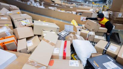 Bild: Rolf Vennenbernd/dpa
Gefährliche oder rechtswidrige Produkte von Online-Märkten landen auch in den digitalen Einkaufskörben deutscher Verbraucher. (Symbolbild)