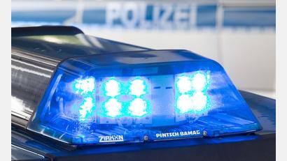 Bild: Friso Gentsch/dpa
Spezialeinheiten nahmen zwei Männer vorläufig fest. (Symbolbild)