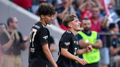 Bild: Sven Hoppe/dpa
Teenager David Santos Daiber (links) kam in der Saison zweimal in der Bundesliga zum Einsatz. (Archivbild)