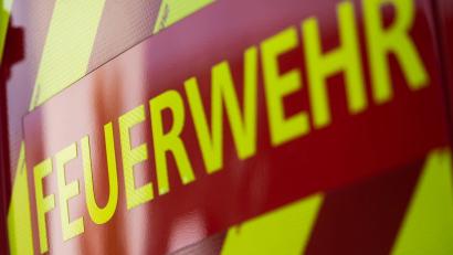 Symbolbild: Marijan Murat/dpa
Zwischen Schwarzach und Willhof gibt es einen Waldbrand.
