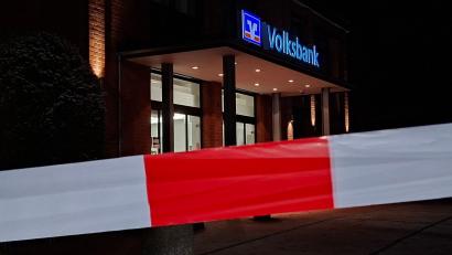 Bild: Kai Moorschlatt/dpa
Im Keller der Bankfiliale wurden im Februar 14 Bankschließfächer von Kunden aufgebrochen. (Archivbild)