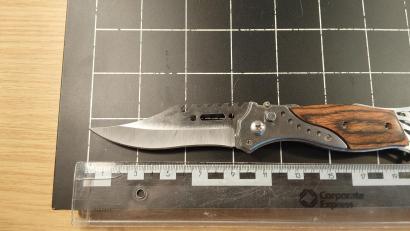 Symbolbild: Bundespolizei
Die Beamten entdeckten im Handschuhfach ein Springmesser.