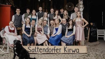 Archivbild: Sophia Burkhard
Das waren die Saltendorfer Kirwapaare 2025. Eine Neuauflage der Kirwa gibt es am 14. und 15. Mai.