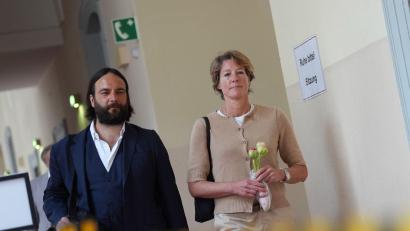 Bild: Marcus Brandt/dpa
Prozess am Geburtstag: Christina Block auf dem Weg in den Gerichtssaal.
