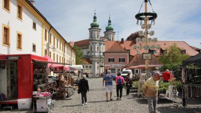 Bild: Konrad Rosner
Nur wenige Besucher kamen zum Walburgismarkt in die Klosterstadt Waldsassen.