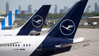 Bild: Boris Roessler/dpa
Der Iran-Krieg und Streiks bei der Lufthansa trüben die Aussichten für den Frankfurter Flughafen. (Archivbild)