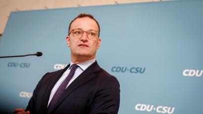 Bild: Kay Nietfeld/dpa
Seit 24 Jahren gehört Jens Spahn dem Bundestag an, und seit einem Jahr ist er Chef der CDU/CSU-Fraktion. (Archivfoto)
