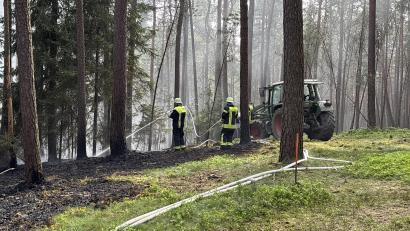 Bild: sbö
Die Landwirte unterstützten die Feuerwehren bei dem Einsatz.