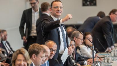Bild: Michael Kappeler/dpa
Jens Spahn: Wiedergewählt mit knapp fünf Prozentpunkten weniger als vor einem Jahr.