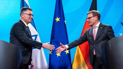Bild: Michael Kappeler/dpa
Außenminister Wadephul ruft in einer Pressekonferenz mit seinem israelischen Kollegen Saar den Iran zur Rückkehr an den Verhandlungstisch auf