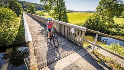 Bild: Oberpfälzer Wald, Thomas Kujat
Für Radfahrer auf dem Bayerisch-Böhmischen Freundschaftsweg verkehrt seit Mai ein Radlerbus.