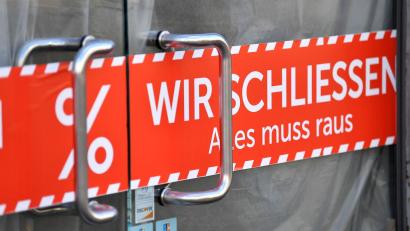 Bild: Martin Schutt/dpa-Zentralbild/dpa
Im vergangenen Jahr haben in Deutschland gut 24.000 Unternehmen Insolvenz angemeldet.