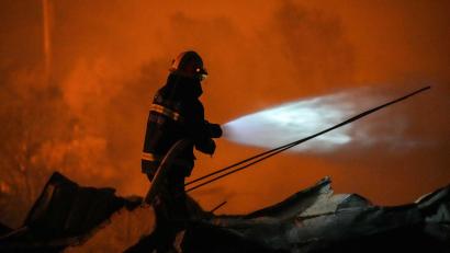 Bild: Chen Sihan/XinHua/dpa
Bei einer Explosion in einer Feuerwerksfabrik in Zentralchina sind mindestens 21 Menschen ums Leben gekommen.