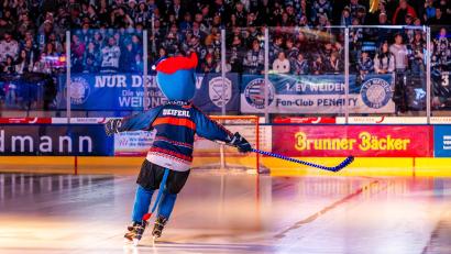 Archivbild: Elke Englmaier
Die Stimmung zwischen den Blue Devils Weiden und den Fans wirkt aktuell angespannt. Viele Dauerkartenbesitzer wissen nicht, was sie kommende Saison erwartet.