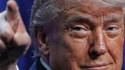 Bild: Matt Rourke/AP/dpa
Man sei „sehr nah dran“ an einem Deal, sagte Trump in einem Interview des US-Senders PBS.