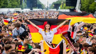 Bild: Christoph Soeder/dpa
Anders als bei der Heim-EM 2024: Viele Großstädte verzichten auf Fanmeilen während der Fußball-WM. (Archivbild)