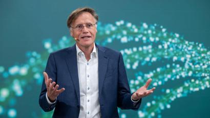 Bild: Peter Kneffel/dpa
Infineon-Chef Jochen Hanebeck kann steigende Zahlen melden. (Archivbild)