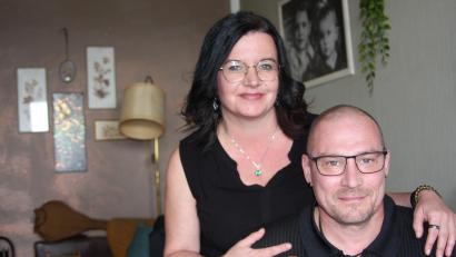Bild: wro
Thomas Beinhofer und Melanie Kümpel sind Lebenspartner. Beide wohnen in Wiesau und sind an Multipler Sklerose erkrankt.