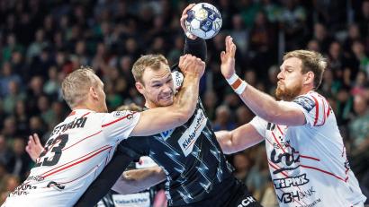 Bild: Andreas Gora/dpa
Hatte meist mehrere Abwehrspieler um sich: Berlins Welthandballer Mathias Gidsel.