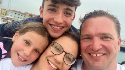 Bild: Lutz privat
Der neue Bürgermeister von Edelsfeld: Roland Lutz mit Frau Susann und die Kinder Franz und Martha.
