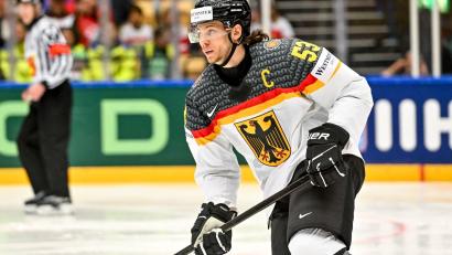 Bild: Andrea Branca/Just Pictures/dpa
NHL-Star Moritz Seider testet in dieser Woche, ob seine Verletzung auskuriert ist. (Archivbild)