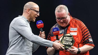 Bild: Andreas Gora/dpa
Mark Webster als TV-Experte bei der Premier League.