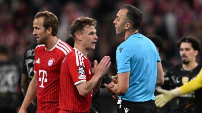Bild: Sven Hoppe/dpa
Am Mittwochabend keine Freunde: Joshua Kimmich reklamiert bei Schiedsrichter Joao Pinheiro.
