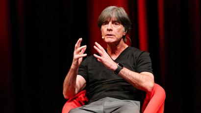 Bild: Uwe Anspach/dpa
Jogi Löw sieht klare Defizite bei der Deutschen Mannschaft.