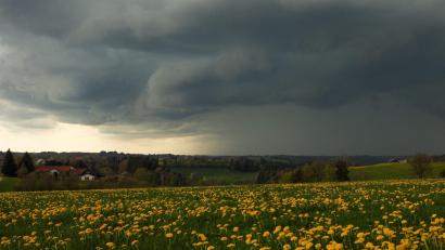 Bild: Alexander Wolf/onw-images/dpa
In Bayern stehen regnerische Tage mit Gewittern bevor. (Symbolbild)